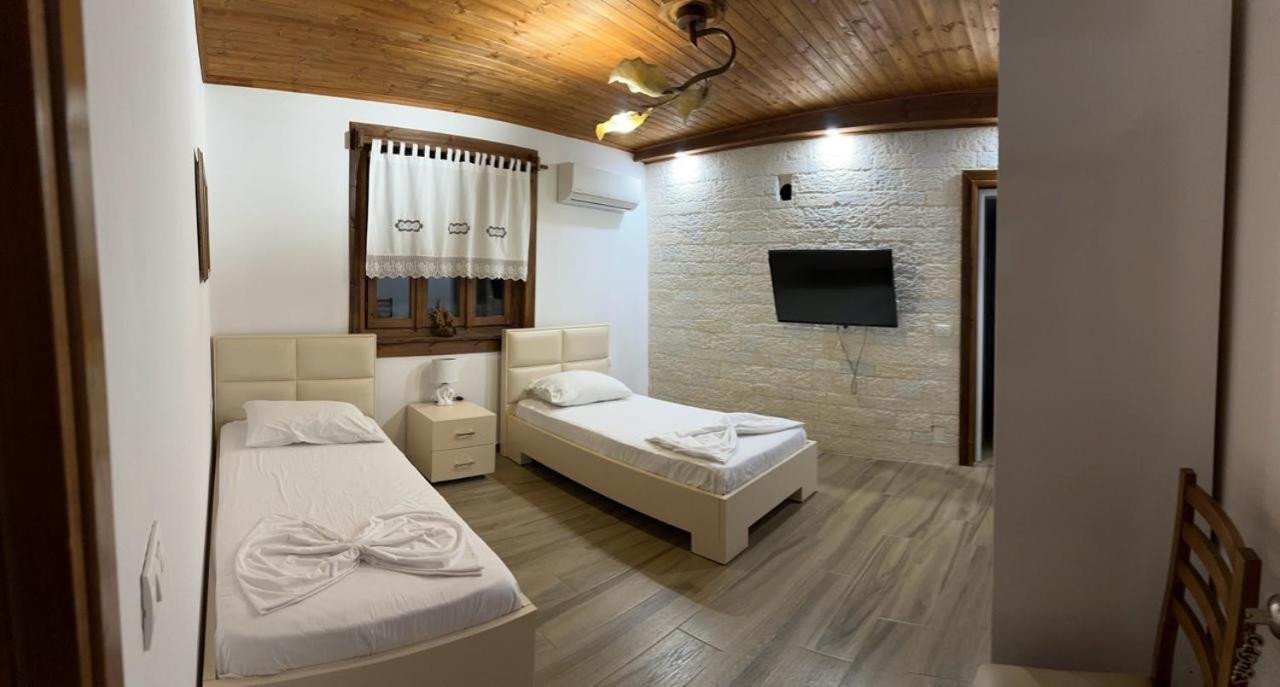 Eni Entire Guesthouse Parking On Site Μπεράτ Εξωτερικό φωτογραφία